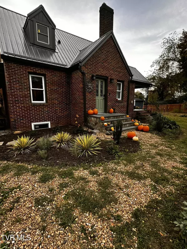 461 Shady AVE, Damascus, VA 24236