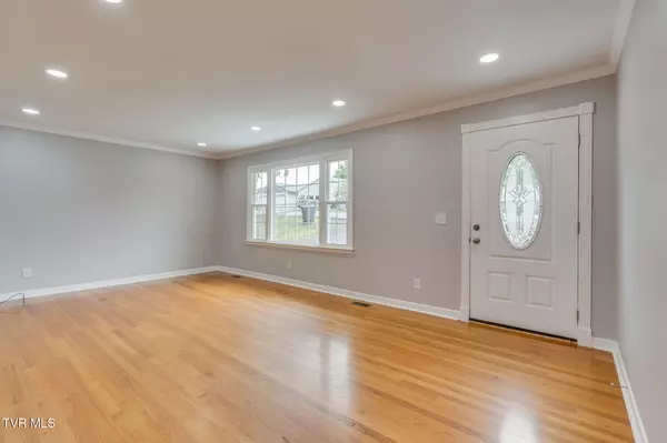 Kingsport, TN 37660,313 Morelock ST