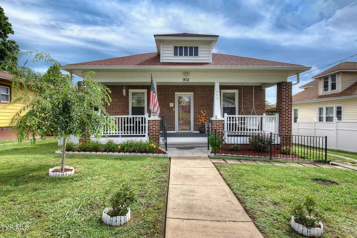 Johnson City, TN 37604,902 Hillcrest DR