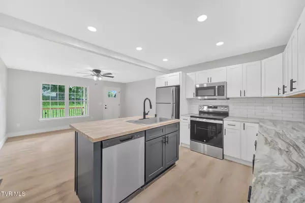 Johnson City, TN 37601,126 Hughes ST