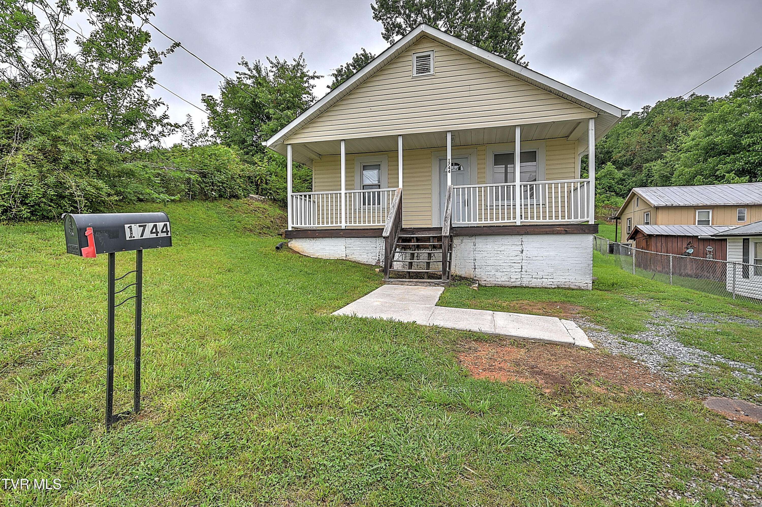 Kingsport, TN 37660,1744 Mcgee ST