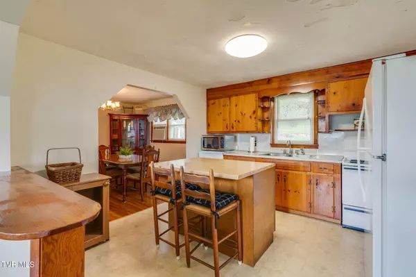 Kingsport, TN 37664,221 Mcfarland DR