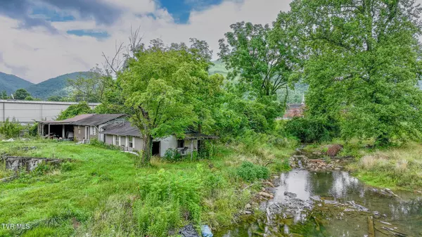 Hampton, TN 37658,118 Highway 321