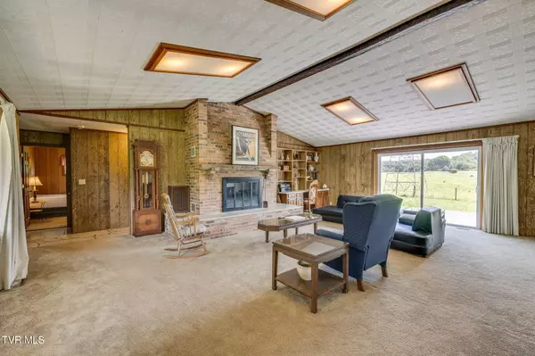 Bluff City, TN 37618,212 Littrell Private Dr