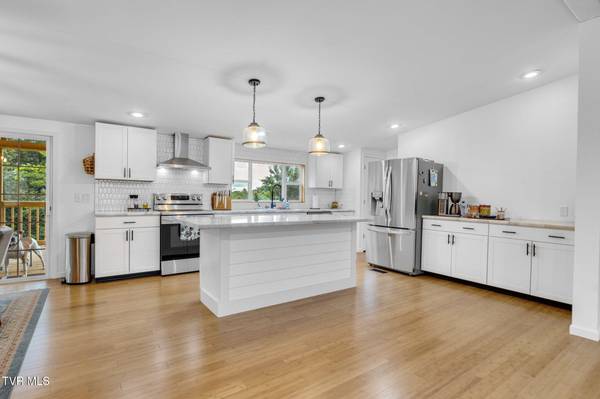 Kodak, TN 37764,802 Holbert LN