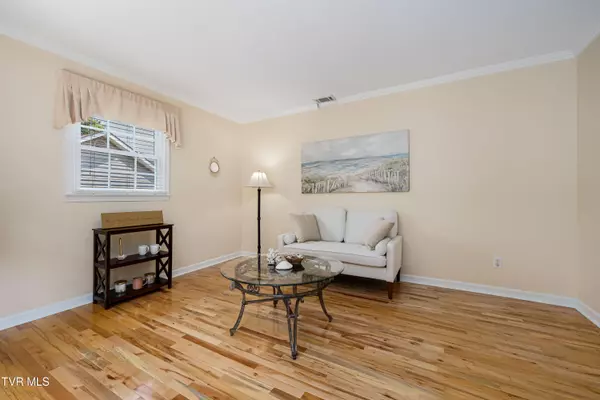 Elizabethton, TN 37643,1623 Charlotte DR