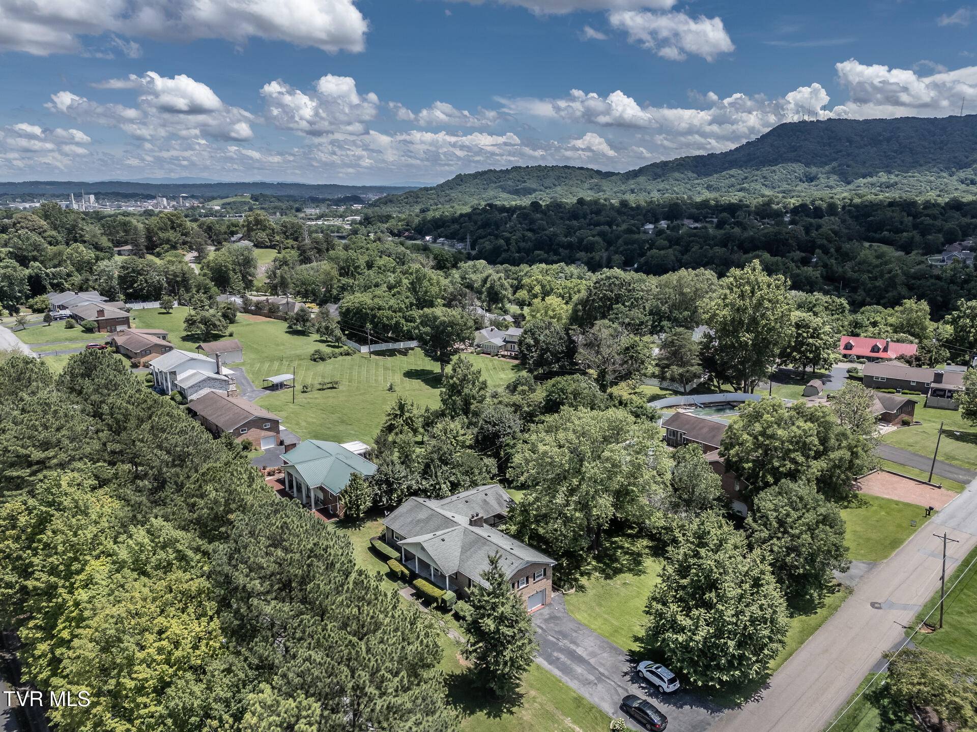 Kingsport, TN 37660,2449 Jennings DR