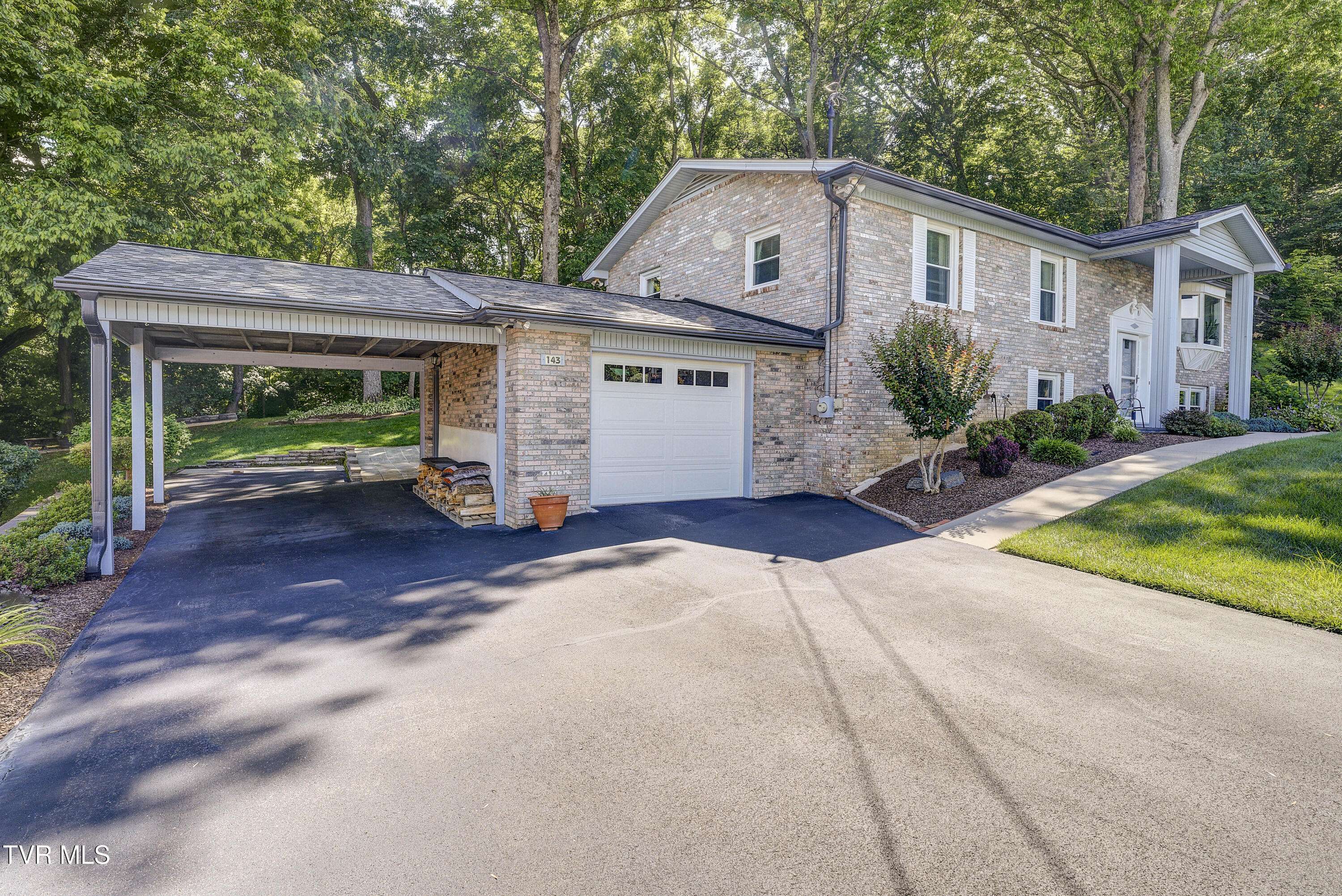 Johnson City, TN 37615,143 Dawn DR