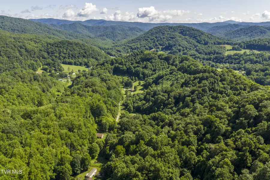 000 Garland RD, Roan Mountain, TN 37687