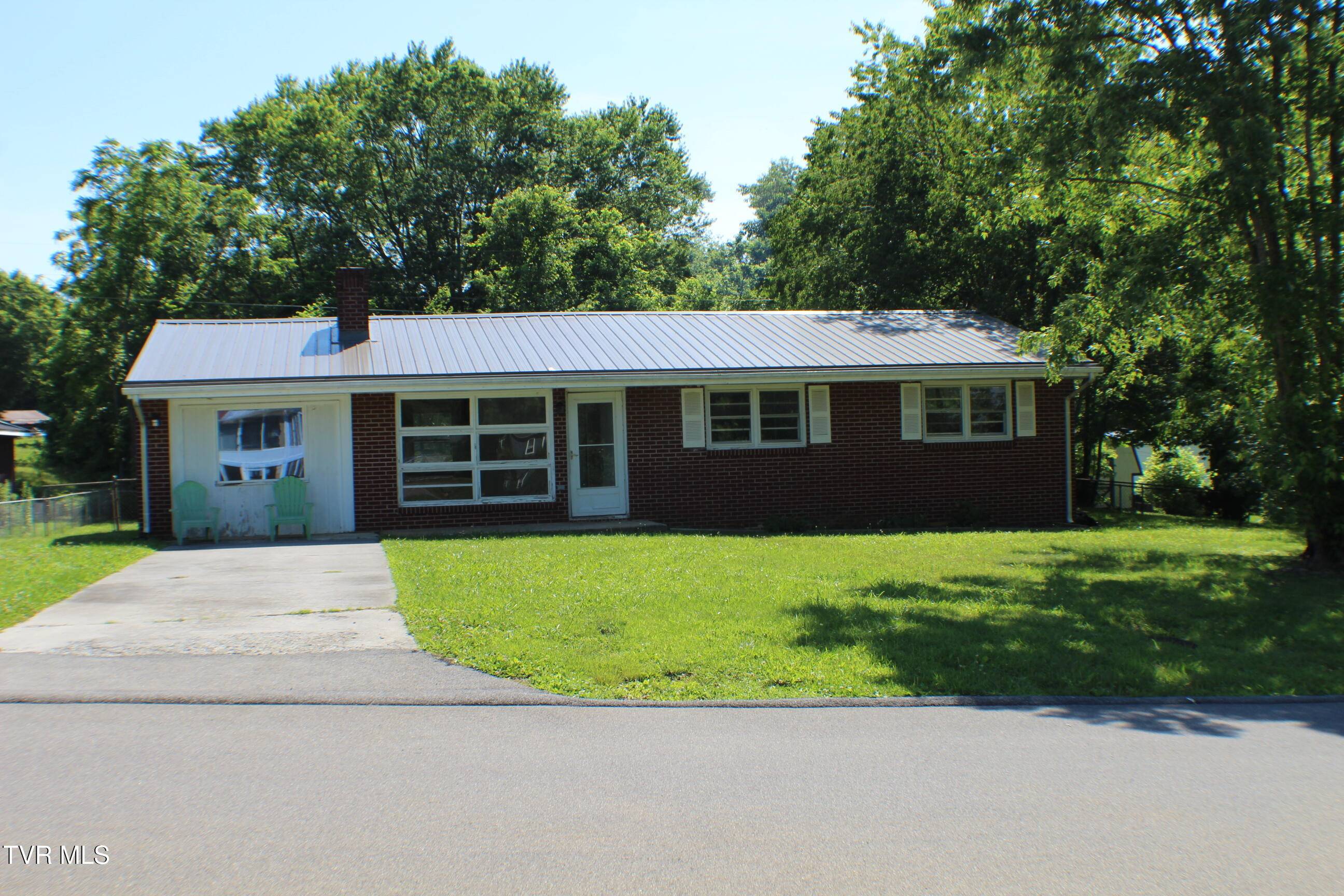 214 Florence DR, Blountville, TN 37617