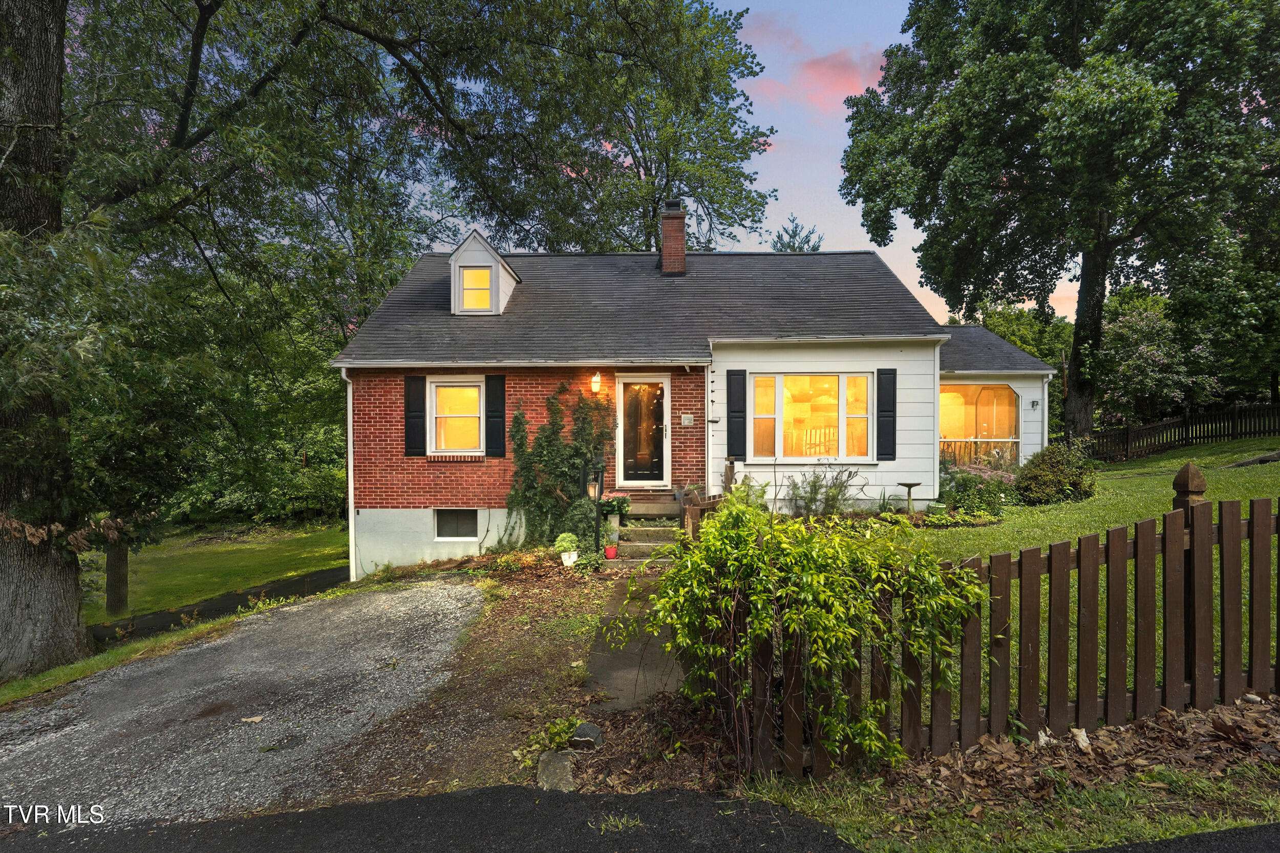 2136 Cypress ST, Kingsport, TN 37664
