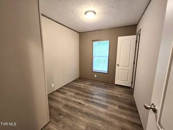 Ewing, VA 24248,1257 Lick Branch RD