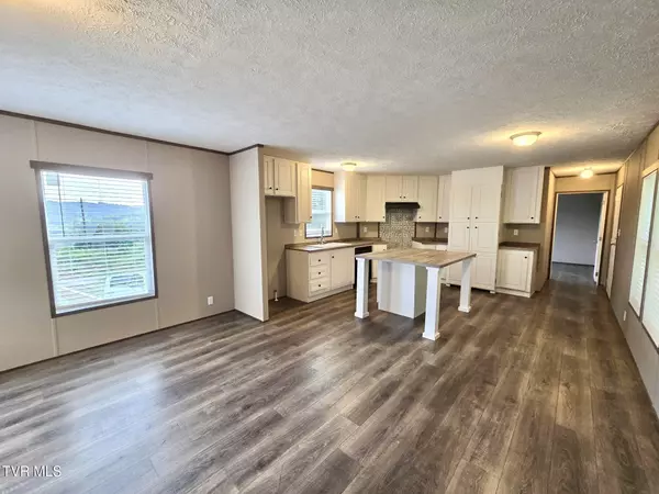 Ewing, VA 24248,1257 Lick Branch RD