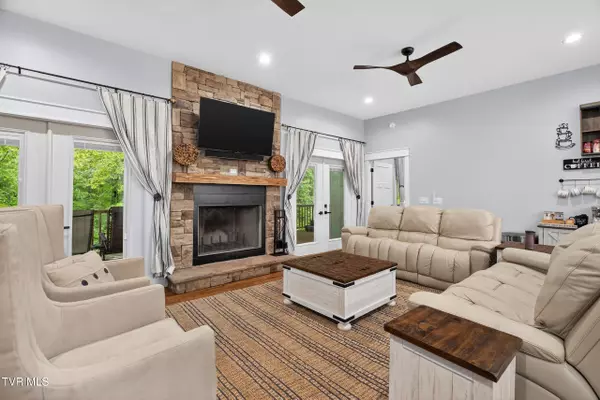 Sneedville, TN 37869,718 Mullins DR