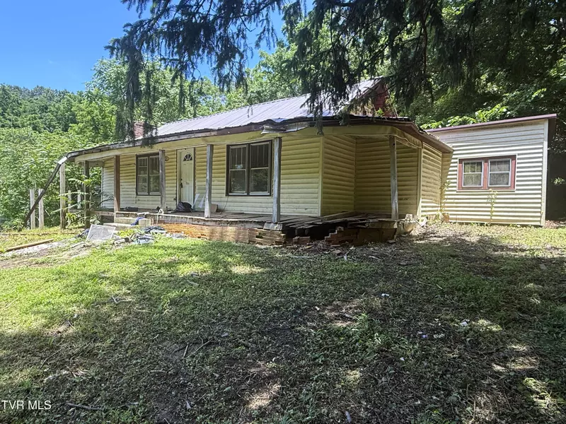 1340 Ryan RD, Fall Branch, TN 37656