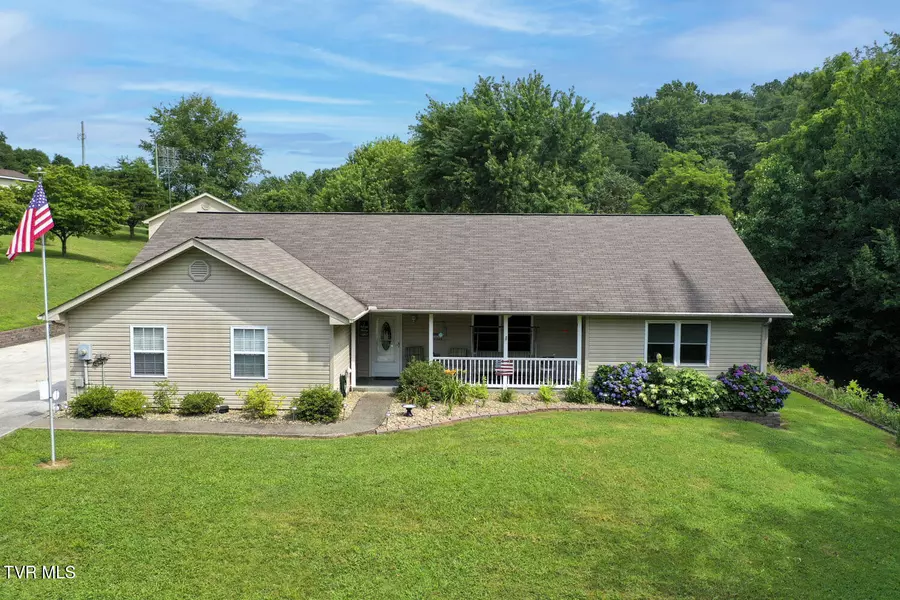 1733 Oakdale DR, Dandridge, TN 37725