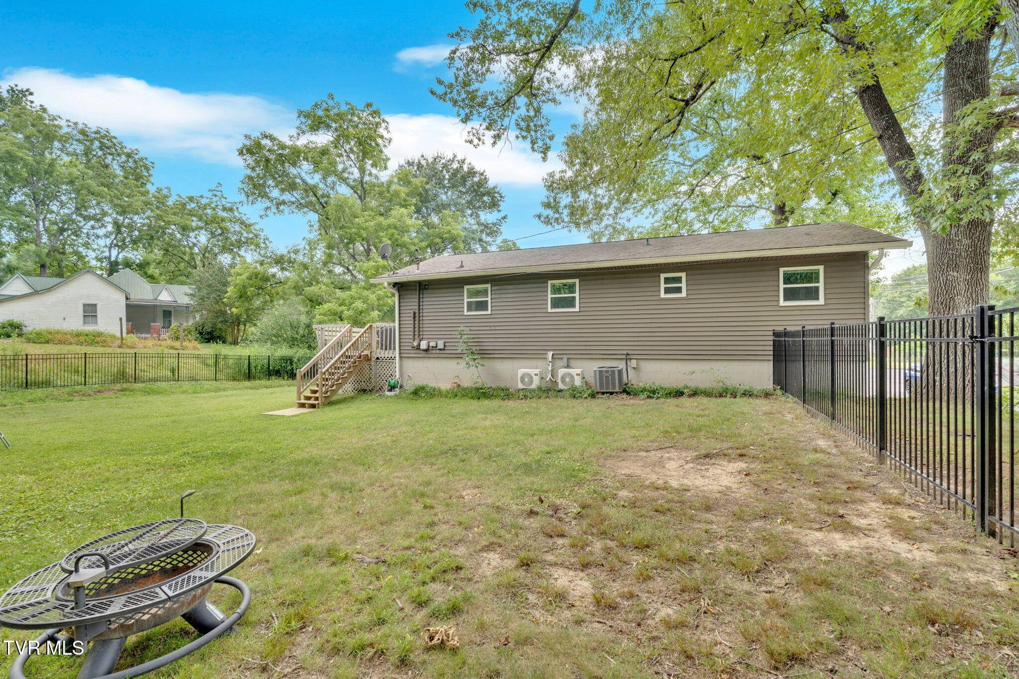 Knoxville, TN 37919,8202 Westland DR