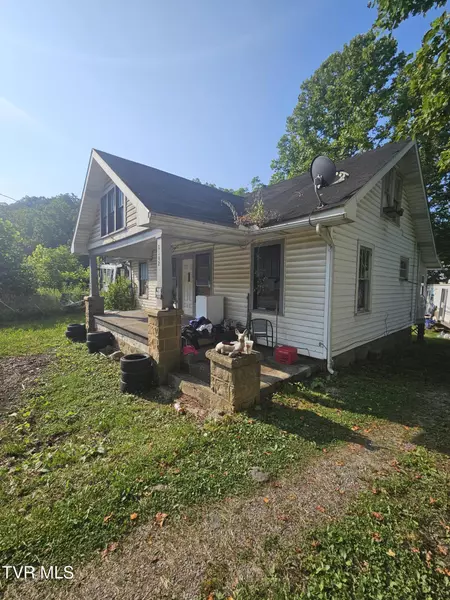 8102 Main ST, Pound, VA 24279