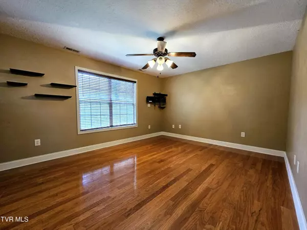 Johnson City, TN 37615,536 Grays Pointe Court