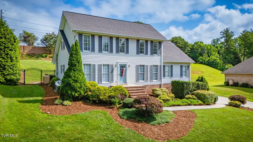 2424 Rivermont DR, Kingsport, TN 37660