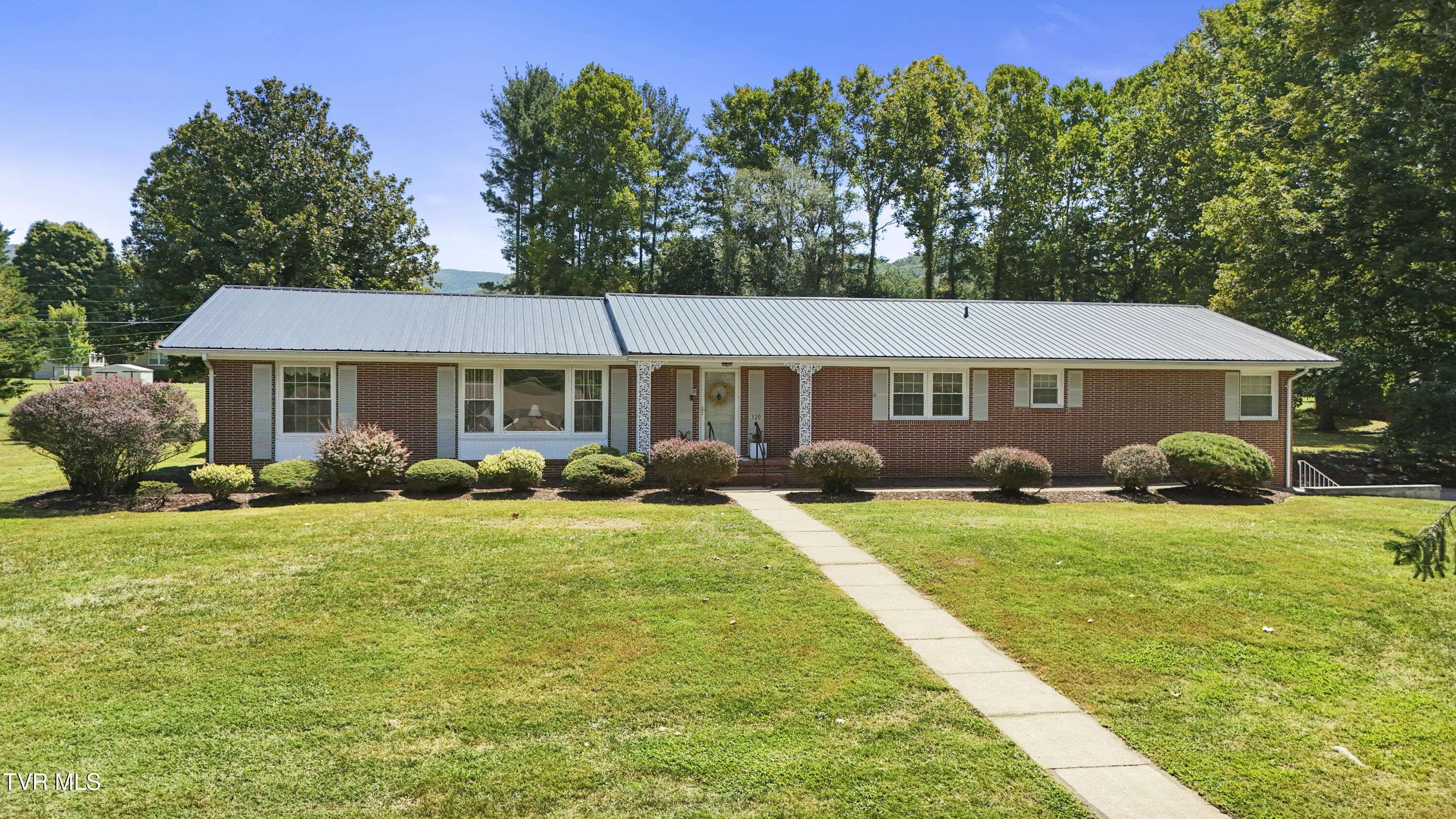 320 Simmons AVE, Erwin, TN 37650