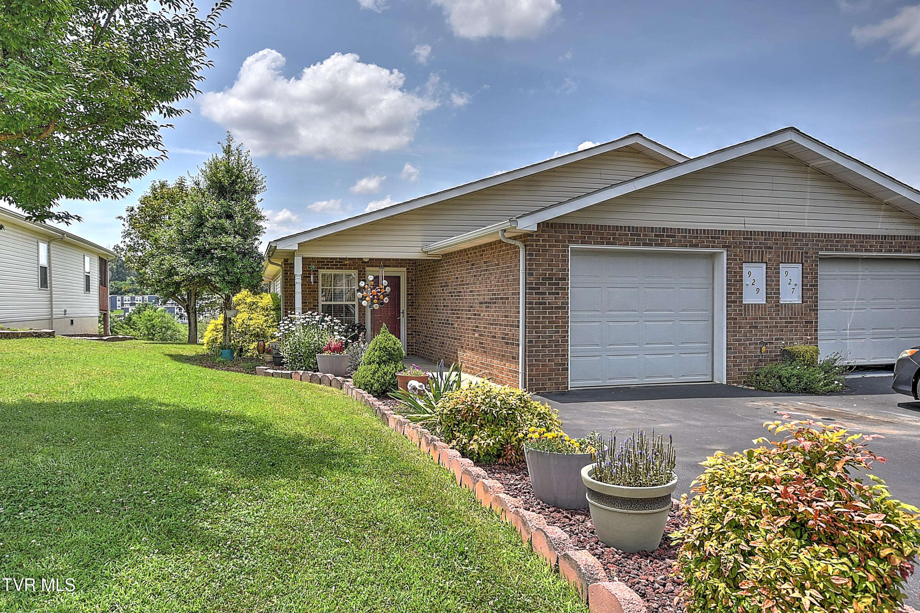 Kingsport, TN 37660,929 Cornerstone CT