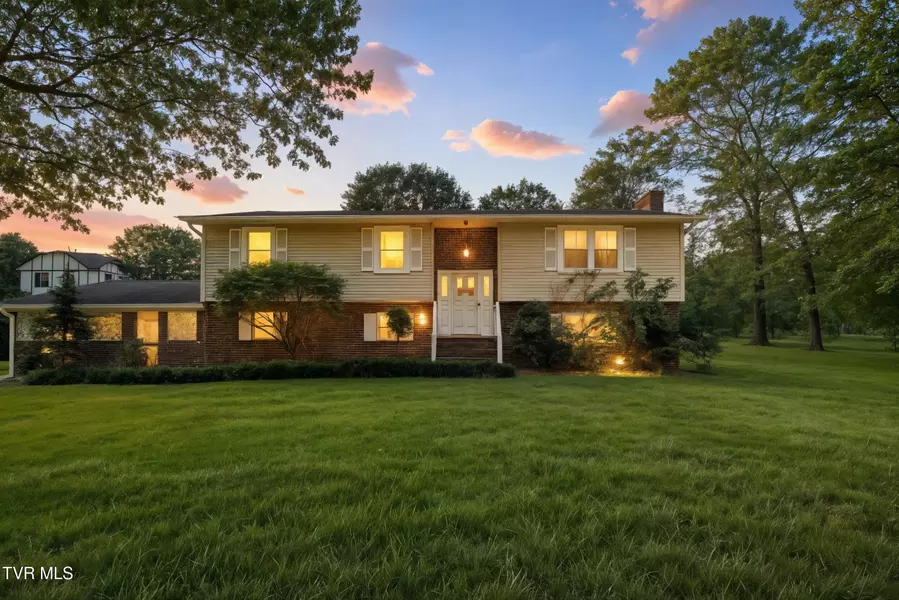 601 Oak Hills Pkwy, Greeneville, TN 37743