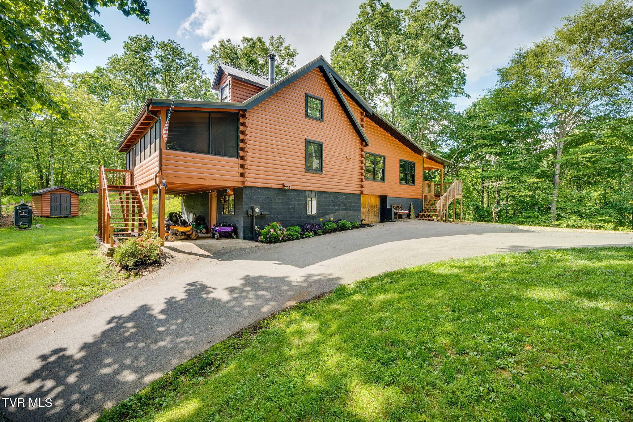 Elizabethton, TN 37643,165 Hawks Nest LN