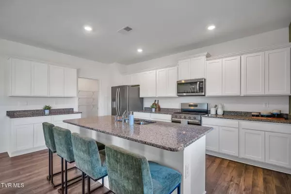 Johnson City, TN 37615,337 Cookie Loop