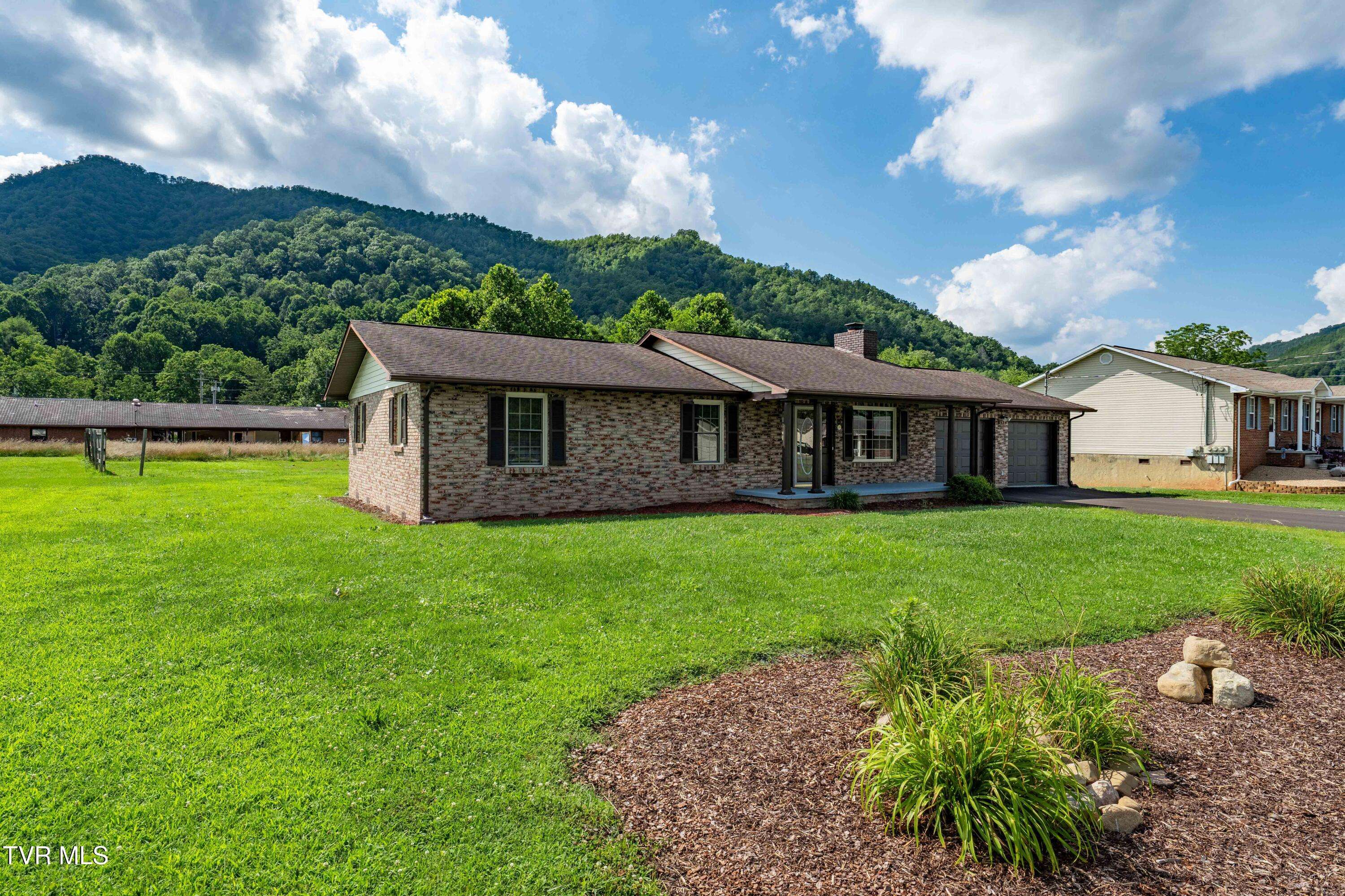 Hampton, TN 37658,157 Spring ST