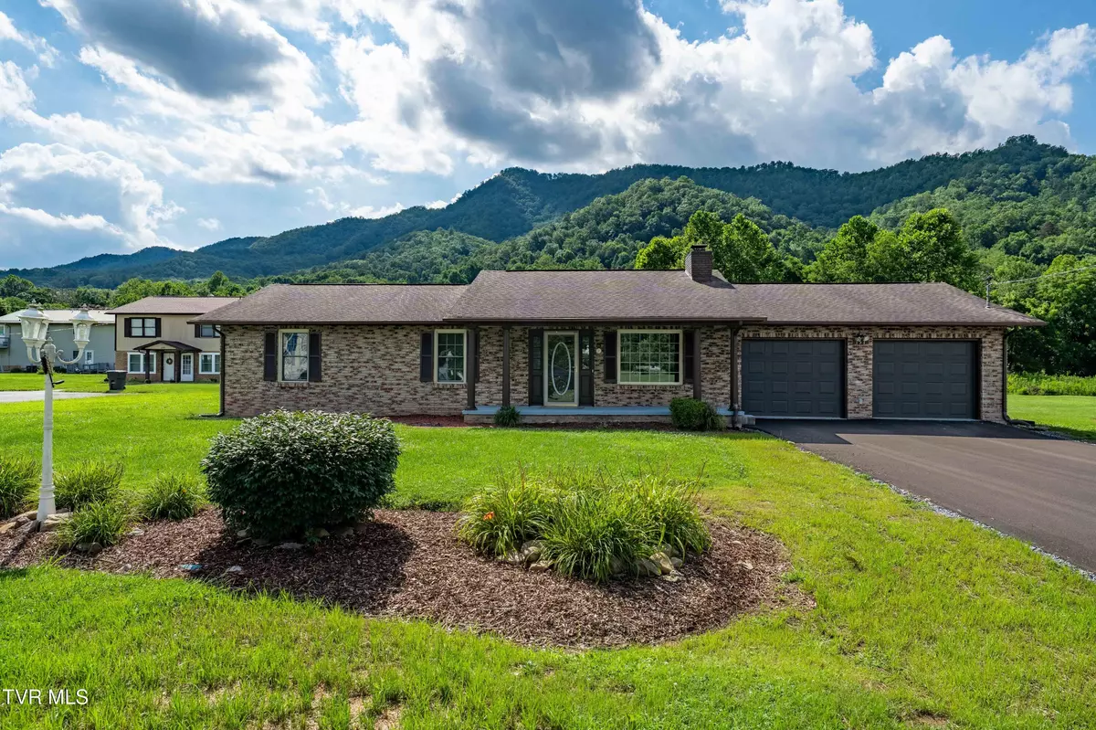 Hampton, TN 37658,157 Spring ST