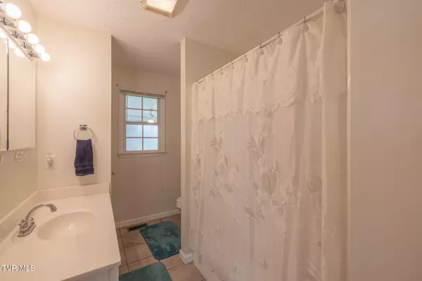 Surgoinsville, TN 37873,124 Maple Crest CIR