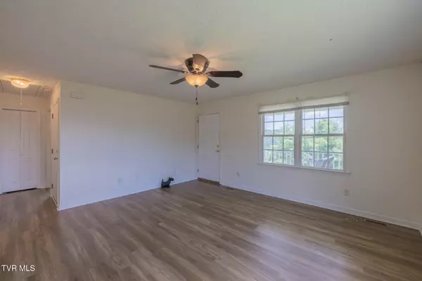 Surgoinsville, TN 37873,124 Maple Crest CIR