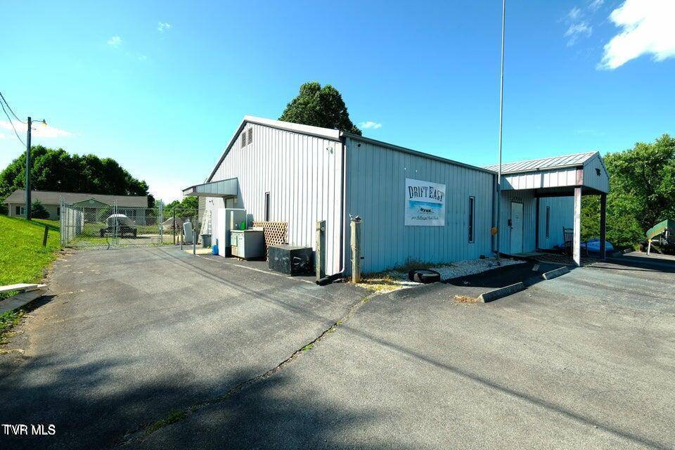 Bluff City, TN 37618,4926 Bluff City HWY