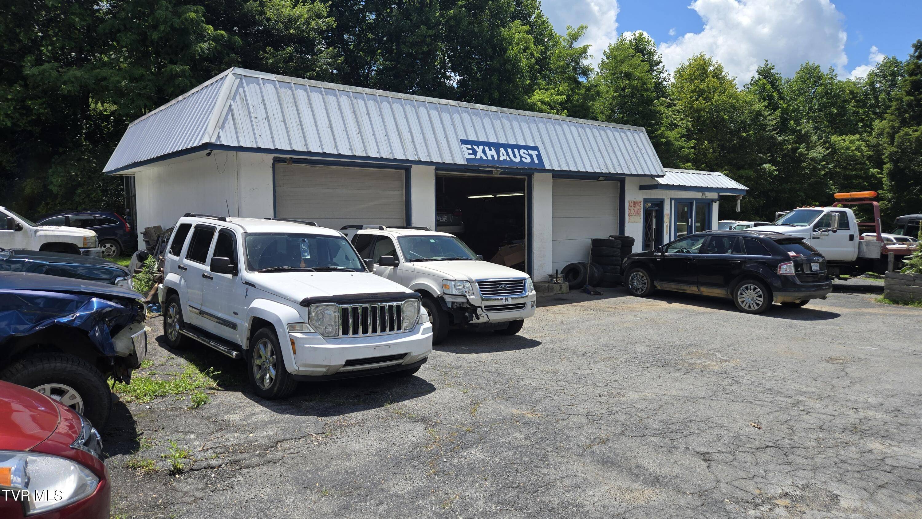 8876 Highway 19 E, Roan Mountain, TN 37687