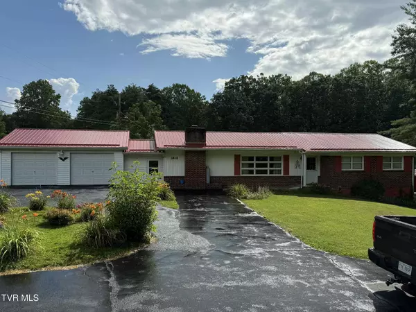 2818 Dungannon RD, Coeburn, VA 24230