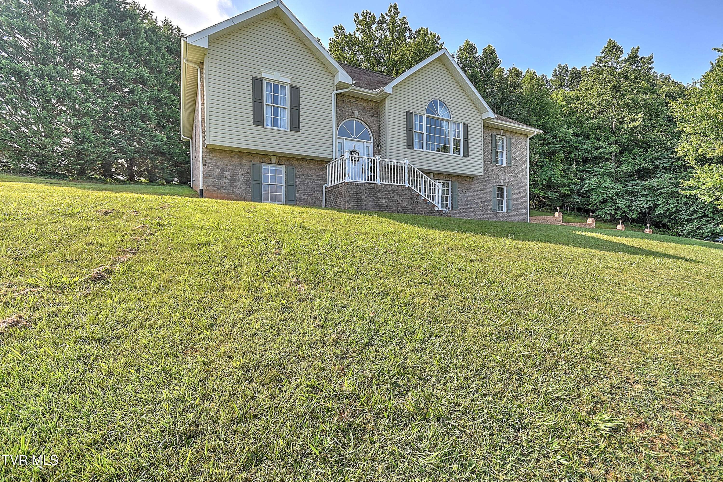 422 Droke LN, Blountville, TN 37617