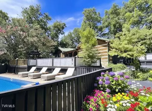 2169 Ranch RD, Dandridge, TN 37725
