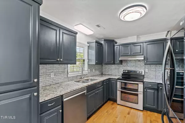 Dandridge, TN 37725,412 George Washington DR