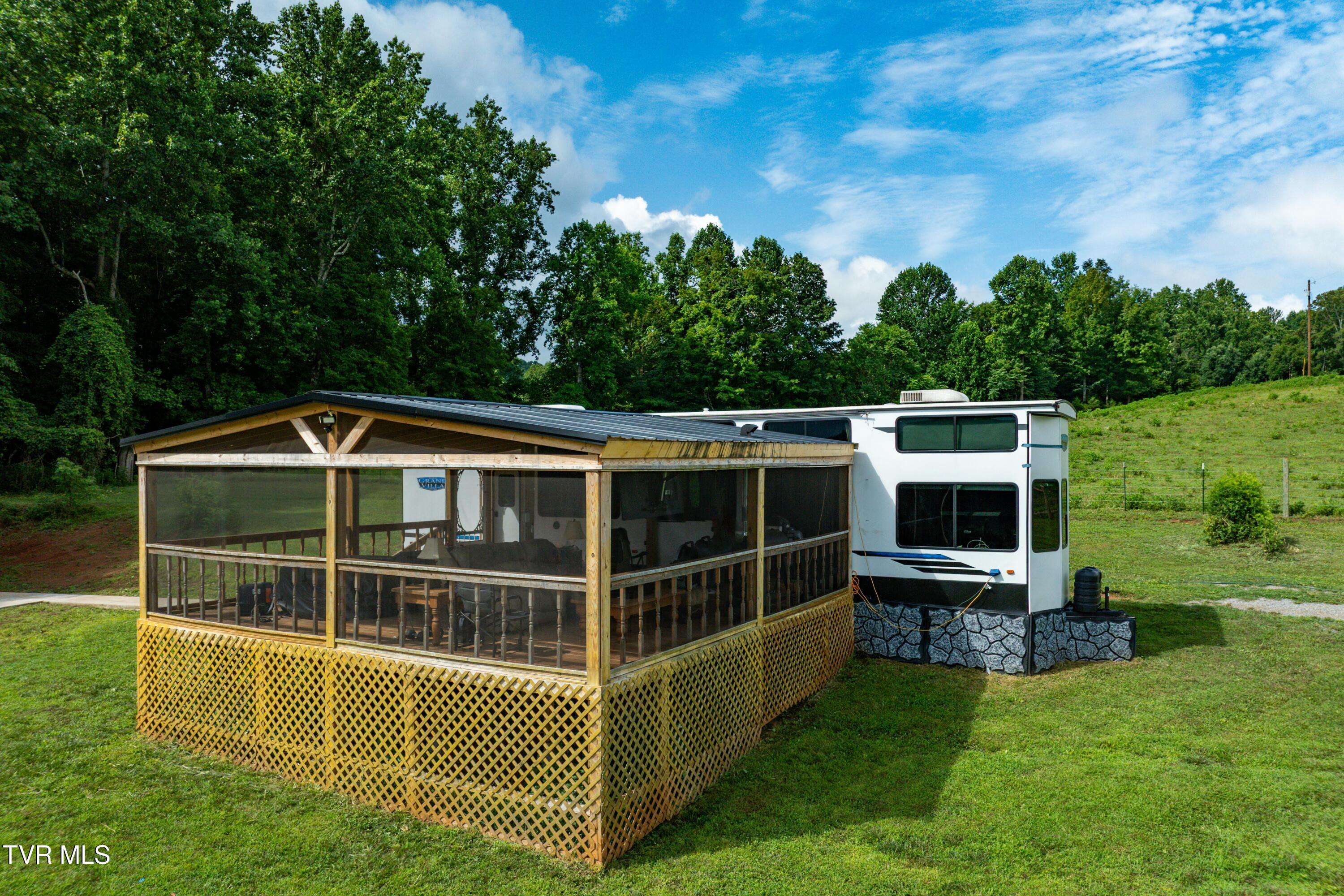 Elizabethton, TN 37643,164 & 162 Peters Hollow RD