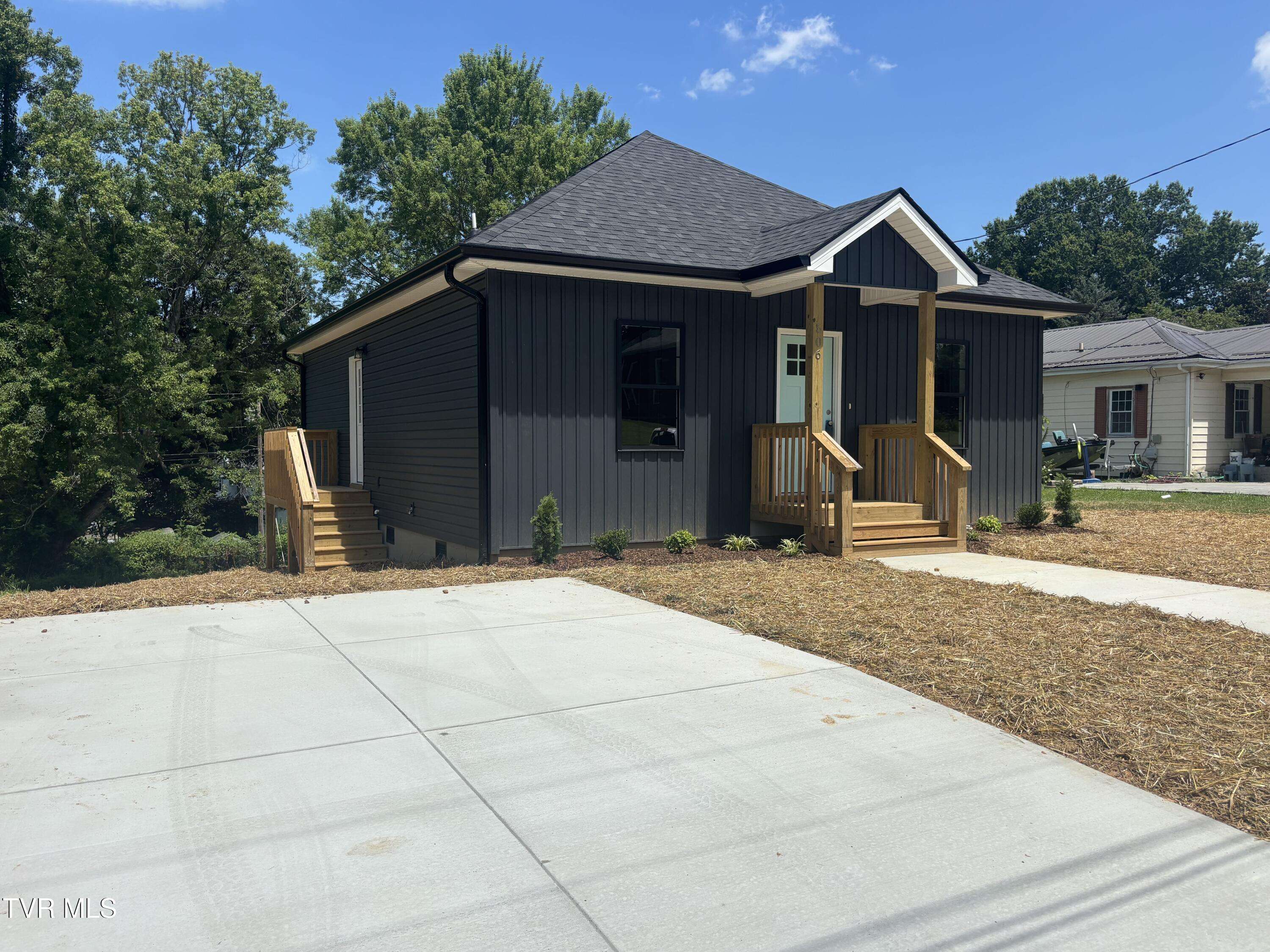 Johnson City, TN 37604,506 Highland RD