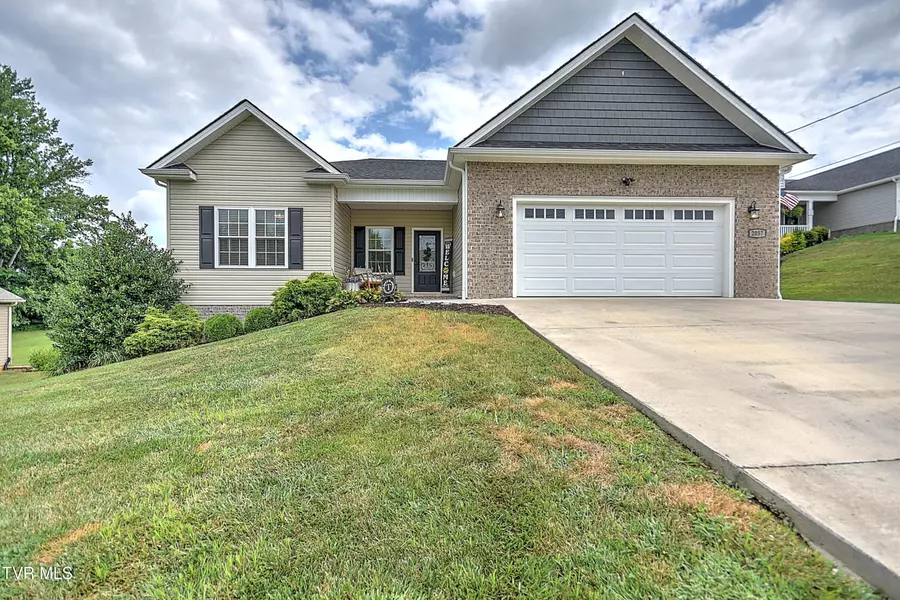 2057 Poplar Ridge CT, Piney Flats, TN 37686