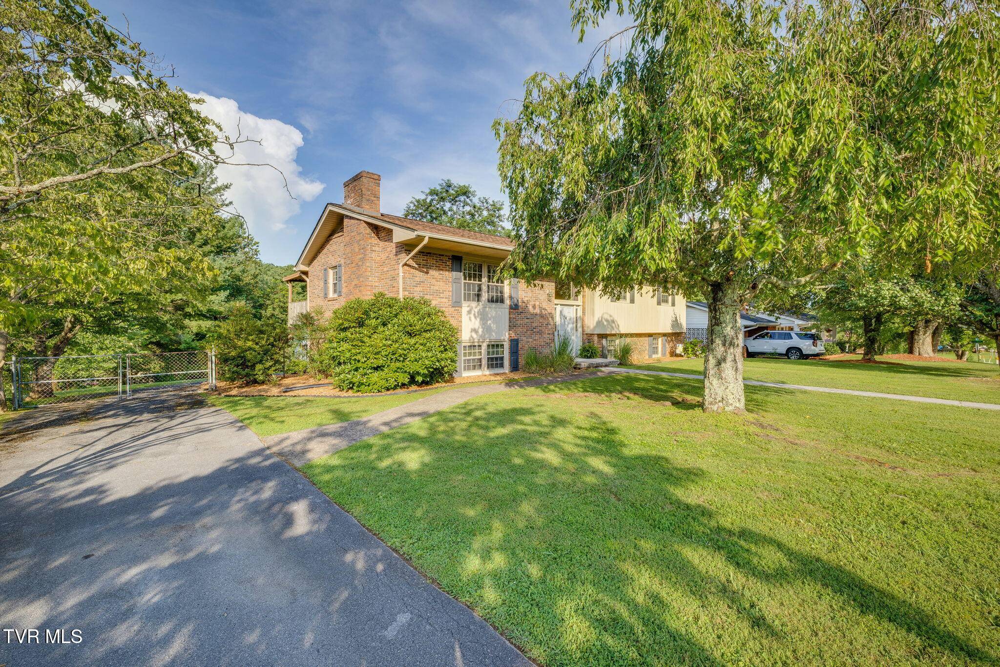 Blountville, TN 37617,272 Fain RD