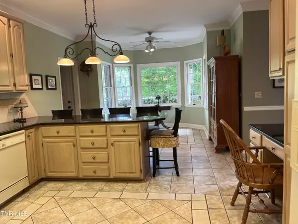 Kingsport, TN 37663,448 Chesterfield DR