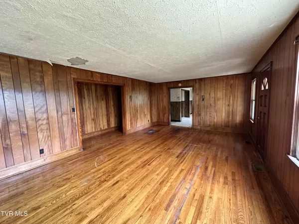 Johnson City, TN 37601,140 Bradley RD