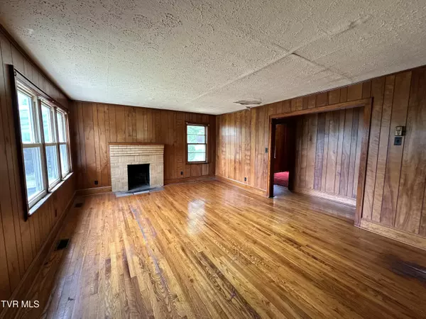 Johnson City, TN 37601,140 Bradley RD