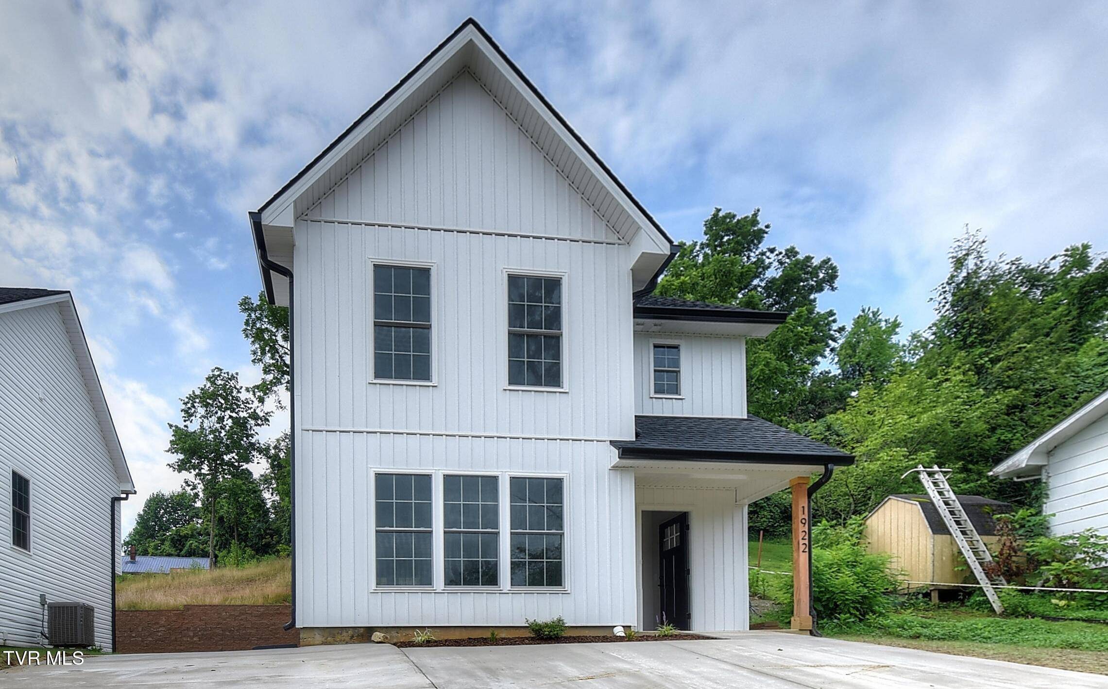 104 Daniel LN, Elizabethton, TN 37643