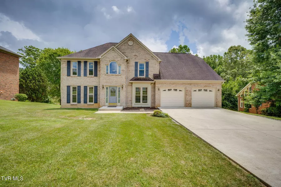 125 Stonehenge DR, Bristol, TN 37620