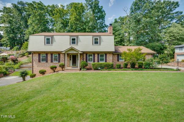 2104 Southcote DR, Kingsport, TN 37660