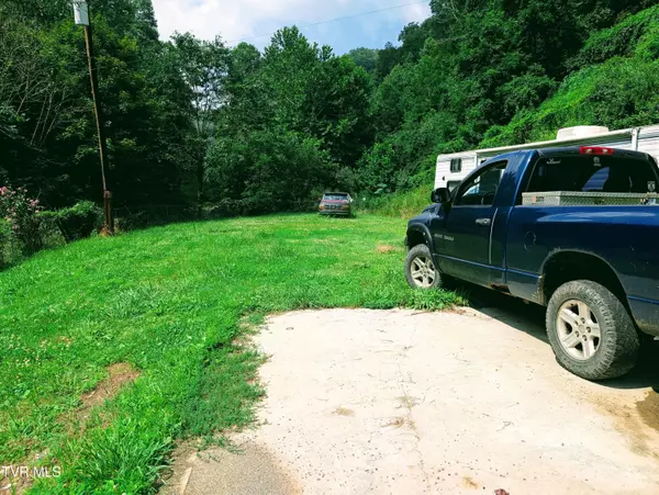 Birchleaf, VA 24220,782 Rock Lick RD